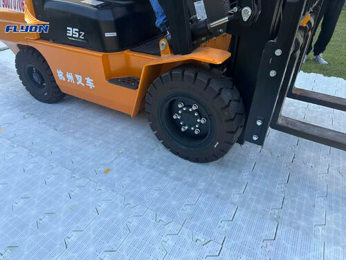 최신 회사 블로그 플라이온 스포츠, 잔디 보호 바닥 하중 테스트에서 타의 추종을 불허하는 강도 입증