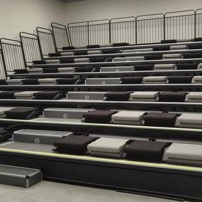 스튜디오 미팅 룸을 위해 접는 후방을 위치시키는 PP 자료 철회할 수 있는 표백업자