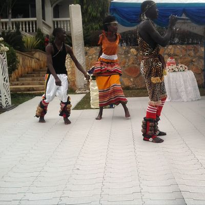 잔디 보호를 위해 바닥을 까는 오래가는 야외 인터로킹 이벤트