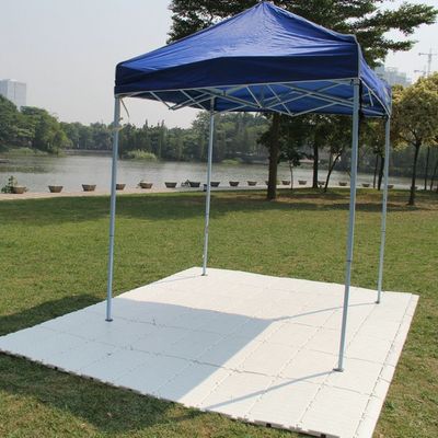 좋은 가격 야외 상업적 전시회를 위해 바닥을 까는 슬립 방지성 잔디 보호 온라인